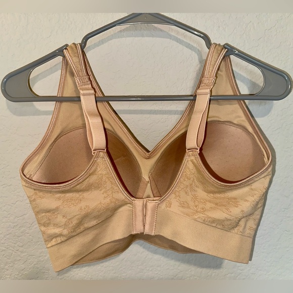 Breezies Seamless Floral Jacquard Wirefree T-Shirt Bra - Picture 11 of 14